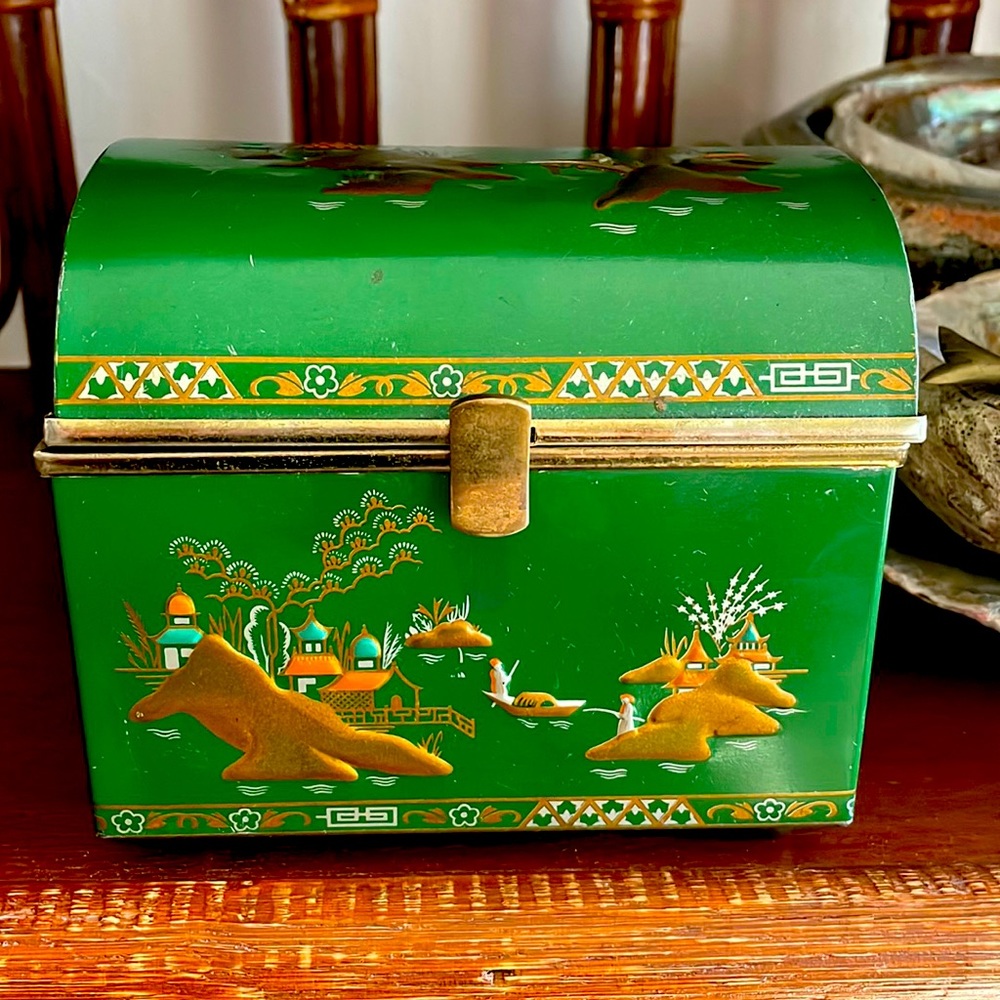 Gorgeous Vintage Green Baret Ware Mirrored Tin Jewelry Asian